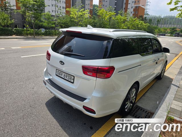 Kia Carnival — interior