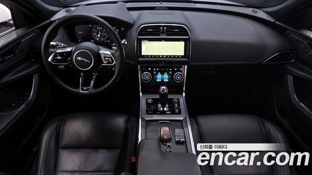 Jaguar XE — interior