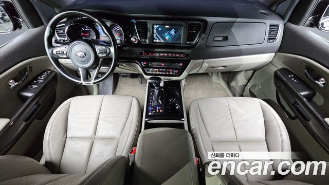 Kia Carnival — interior