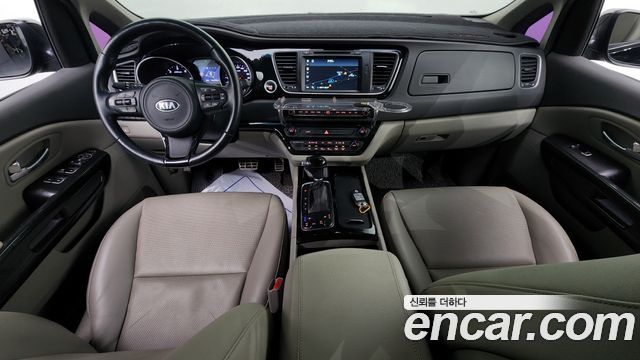 Kia Carnival — interior