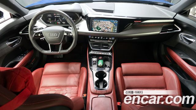 Audi e-tron GT — interior