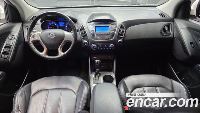 Hyundai Tucson — interior