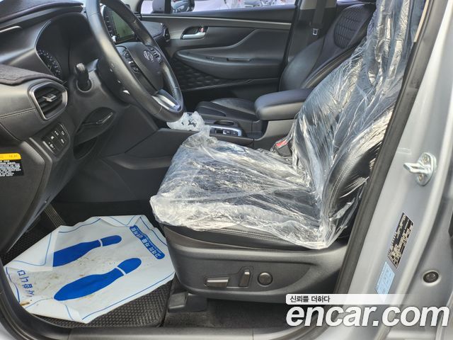 Hyundai Santa Fe — interior