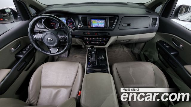 Kia Carnival — interior