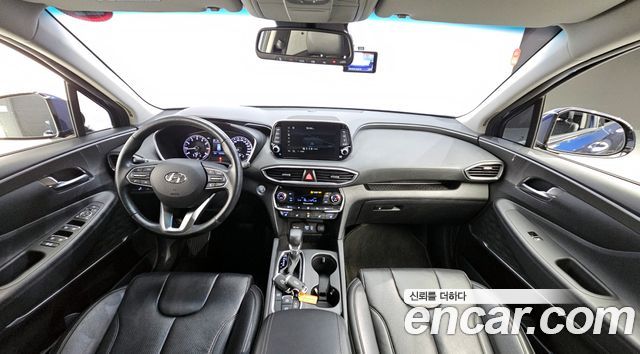Hyundai Santa Fe — interior