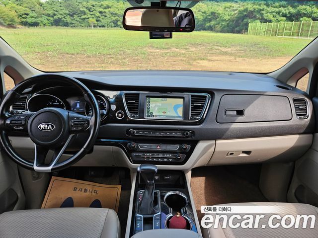 Kia Carnival — interior