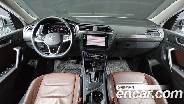 Volkswagen Tiguan — interior