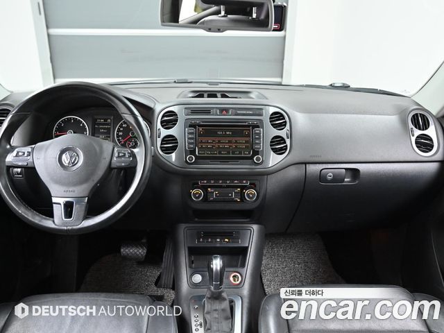 Volkswagen Tiguan — interior