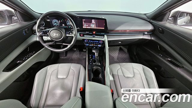 Hyundai Avante — interior