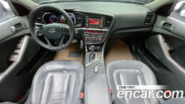 Kia K5 — interior