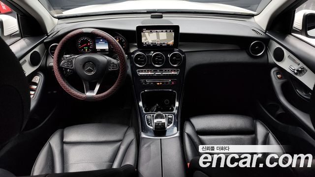 Mercedes-Benz GLC-Class — interior
