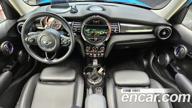 MINI Cooper — interior
