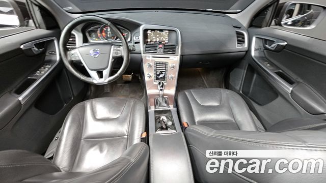 Volvo XC60 — interior
