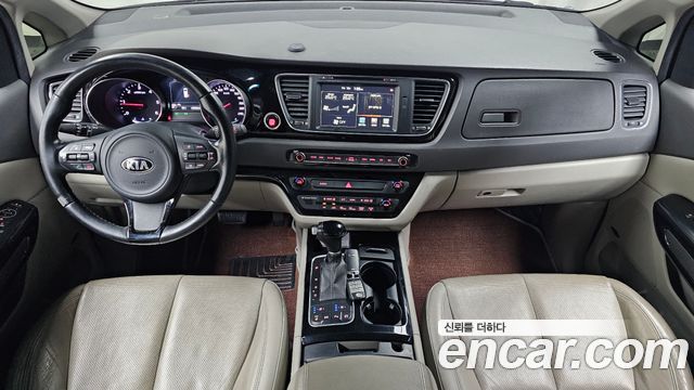 Kia Carnival — interior