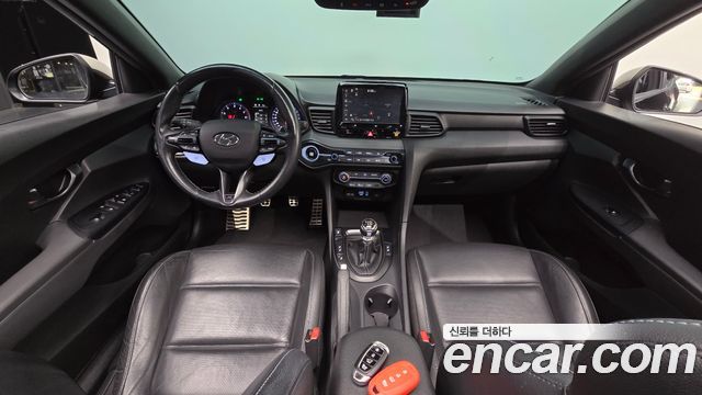 Hyundai Veloster — interior