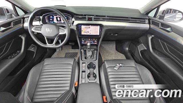 Volkswagen Passat — interior