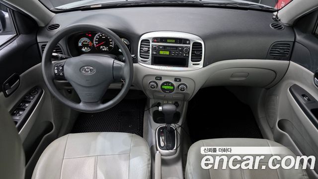 Hyundai Verna — interior