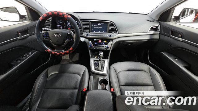 Hyundai Avante — interior