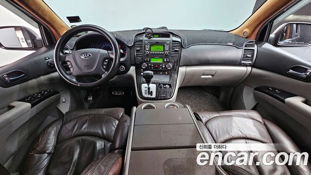 Kia Carnival — interior