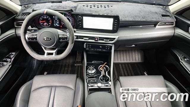 Kia K5 — interior