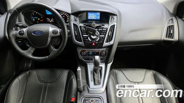 Ford Focus — interior