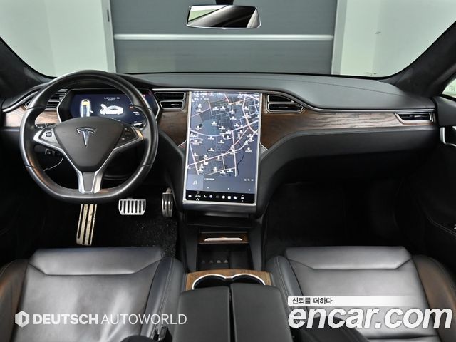 Tesla Model S — interior