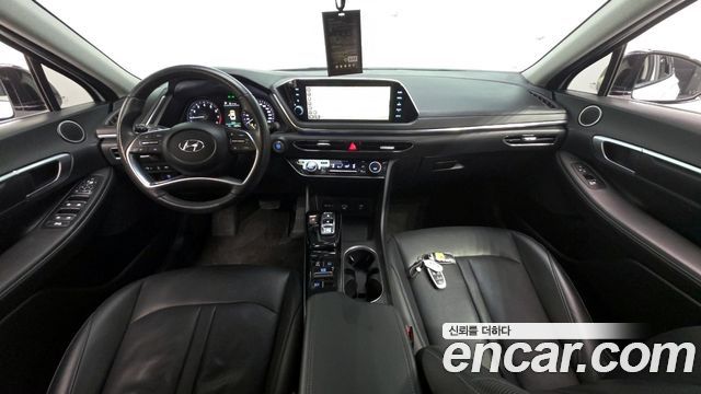 Hyundai Sonata — interior