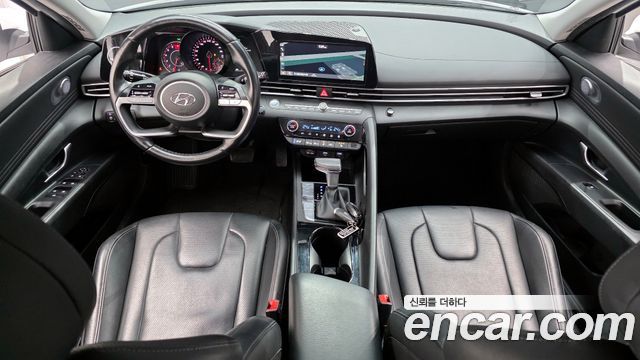 Hyundai Avante — interior