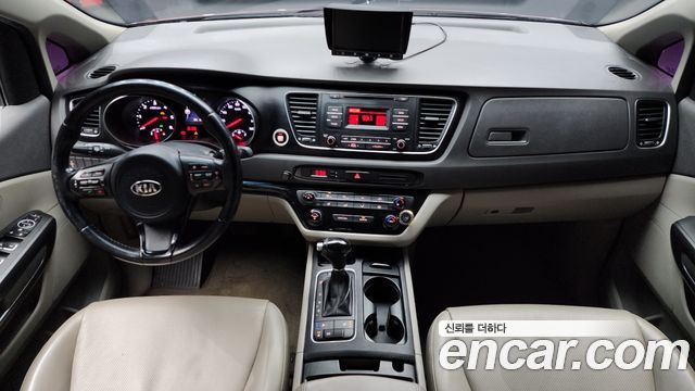Kia Carnival — interior