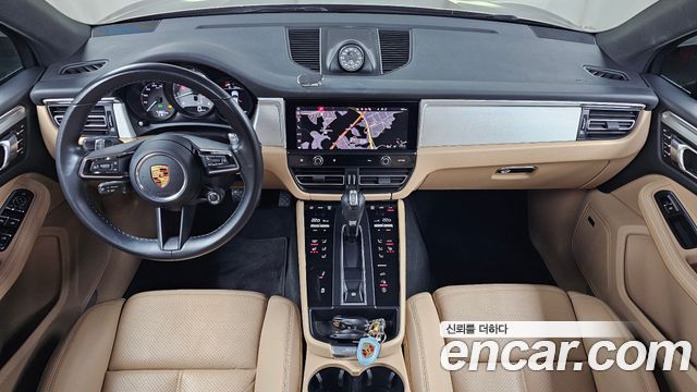 Porsche Macan — interior