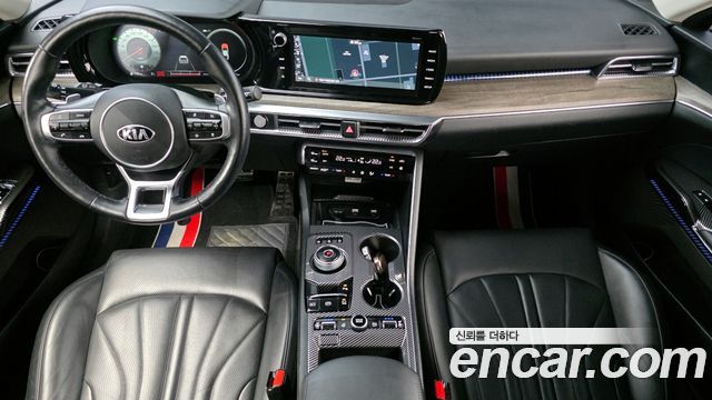 Kia K5 — interior