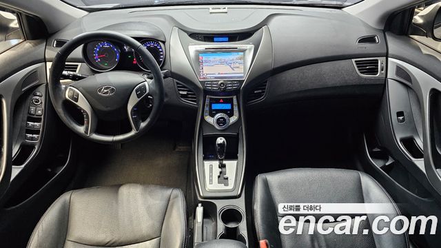 Hyundai Avante — interior