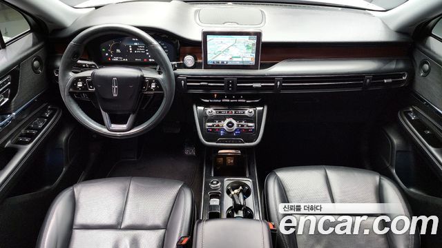 Lincoln Corsair — interior