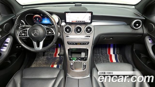 Mercedes-Benz GLC-Class — interior
