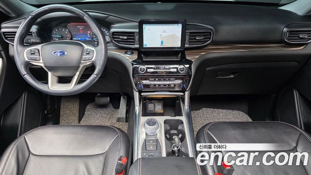 Ford Explorer — interior