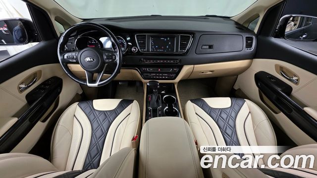 Kia Carnival — interior