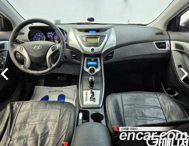 Hyundai Avante — interior