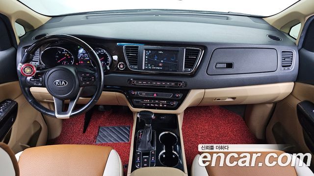 Kia Carnival — interior