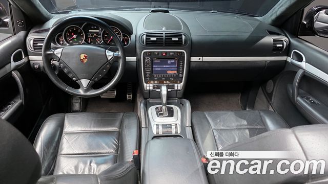 Porsche Cayenne — interior
