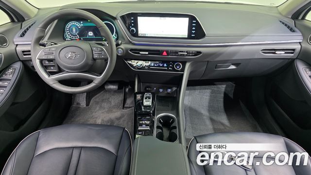 Hyundai Sonata — interior