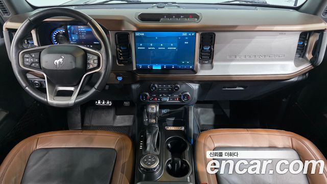 Ford Bronco — interior