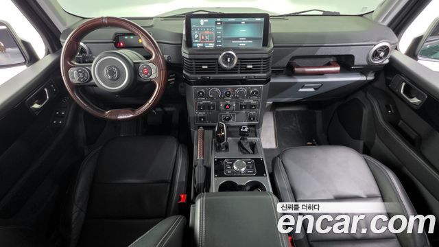  Grenadier — interior