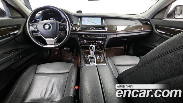 BMW 7 Series — interior