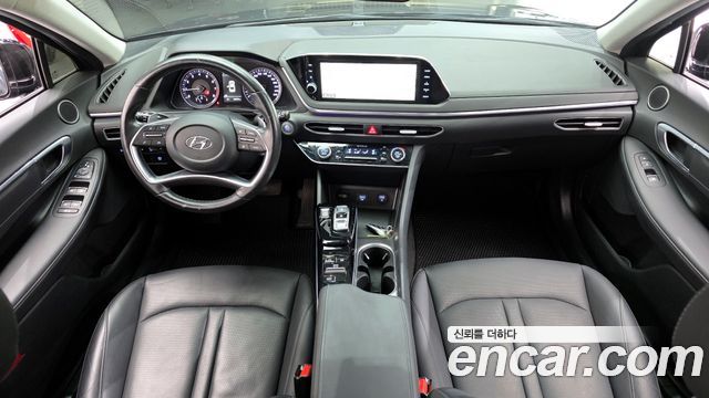 Hyundai Sonata — interior