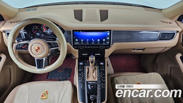 Porsche Macan — interior
