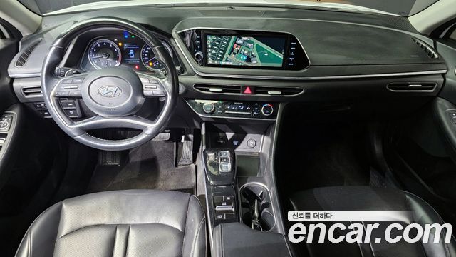 Hyundai Sonata — interior