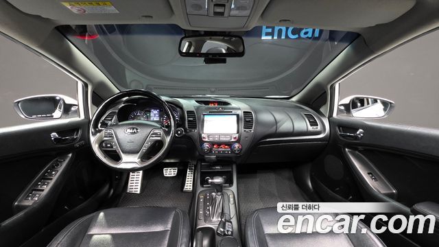 Kia K3 — interior