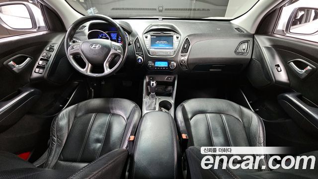 Hyundai Tucson — interior