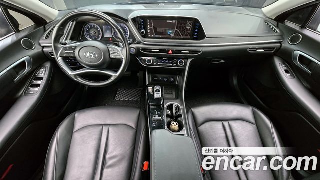 Hyundai Sonata — interior