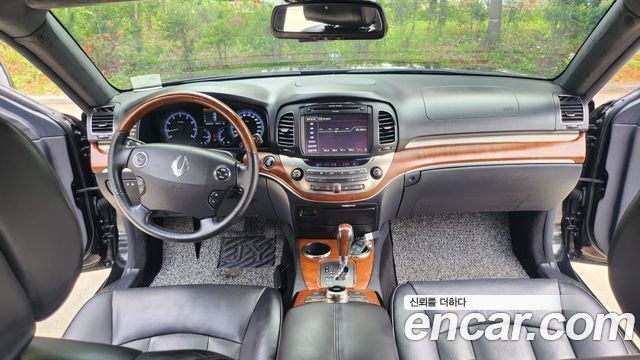 KG Mobility Chairman — interior